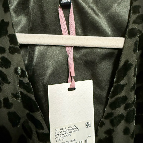 NWT Alex Marie Moss Maren Velvet Animal
Print Burnout Wrap dress - Picture 4 of 5